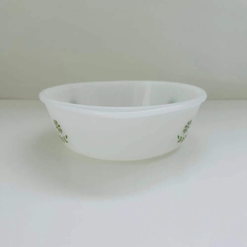 GLASBAKE White Milk Glass Green Daisy Floral Round Casserole Baking Dish 2 Qt
